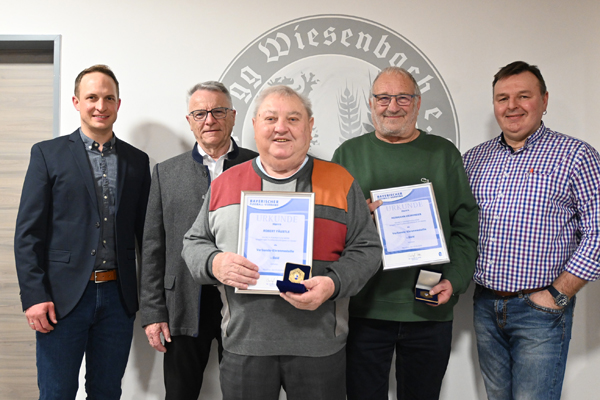 25032101 JHV Ehrenmedaille w600